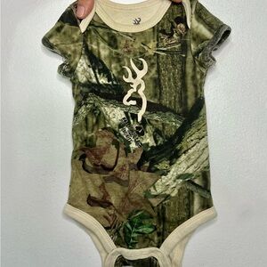 Browning Mossy Oak Break-Up Infinity camo baby bodysuit